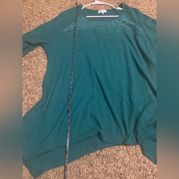 Women’s Symmetry Thermal Blouse. - Picture 8 of 8